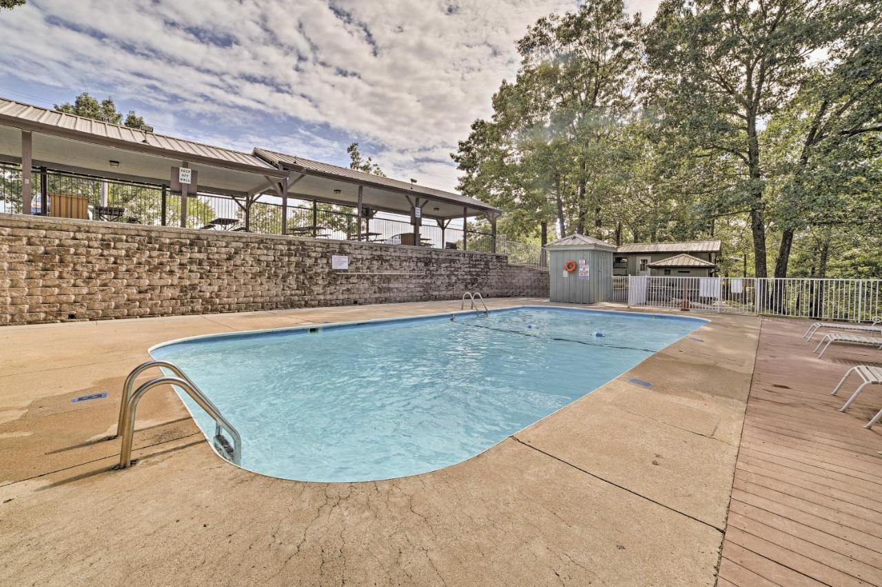 Reed Springs Condo With Furnished Deck And Pool Access Reeds Spring Bagian luar foto