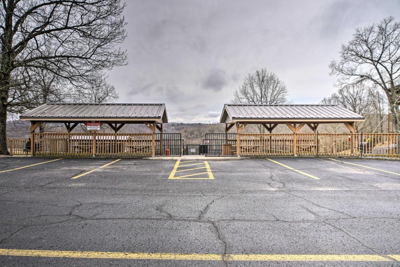 Reed Springs Condo With Furnished Deck And Pool Access Reeds Spring Bagian luar foto